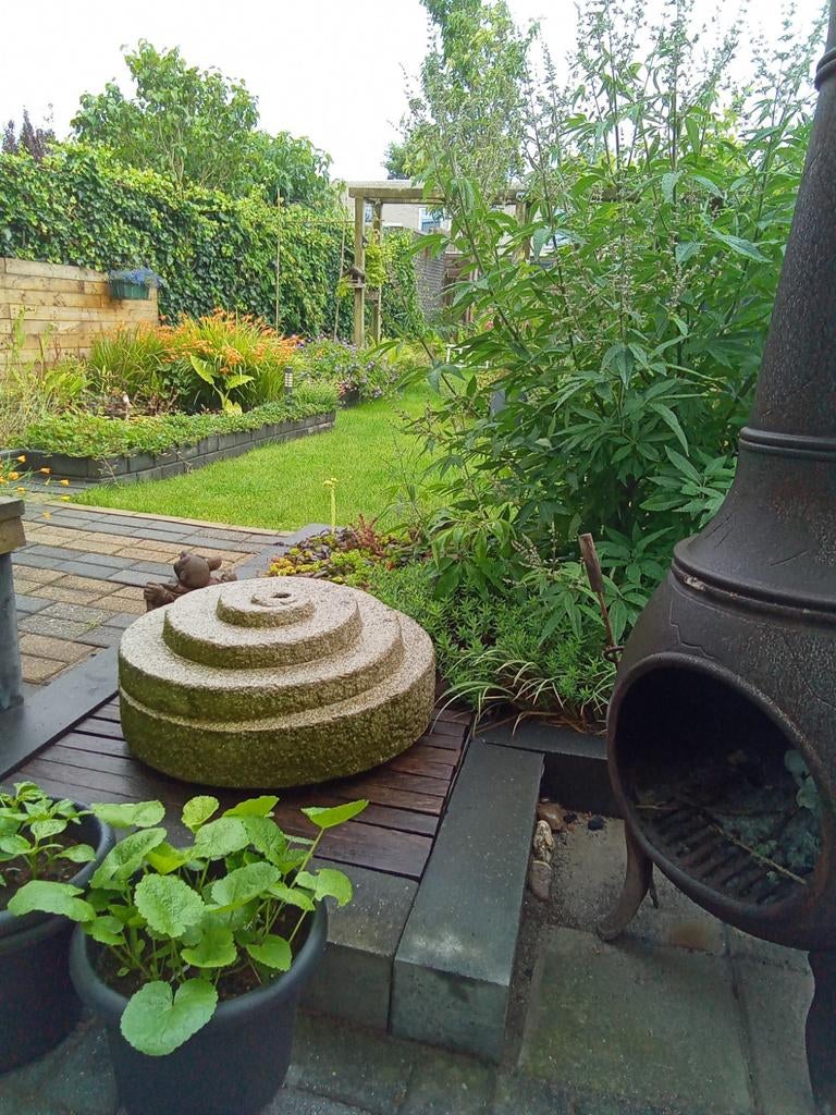 Waterornament van massief graniet met bak, rooster en pomp, Tuin en Terras, Ophalen, Beton, Waterornament