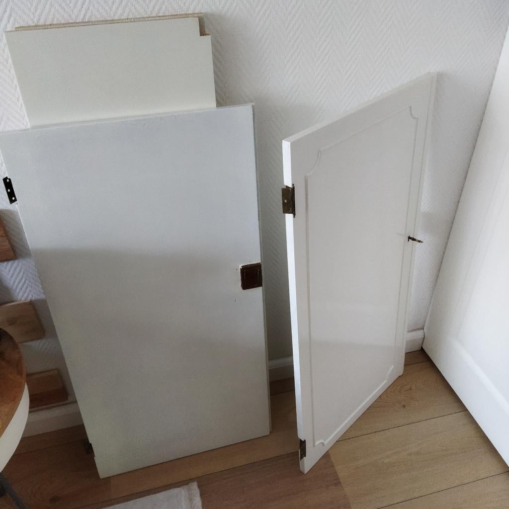 Kast onderdelen, zware planken, lades, deurtjes met slot, Ophalen