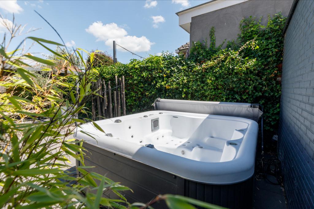 6-persoons Jacuzzi Corsica Superior van Fonteyn, Ophalen, Zo goed als nieuw, Vast