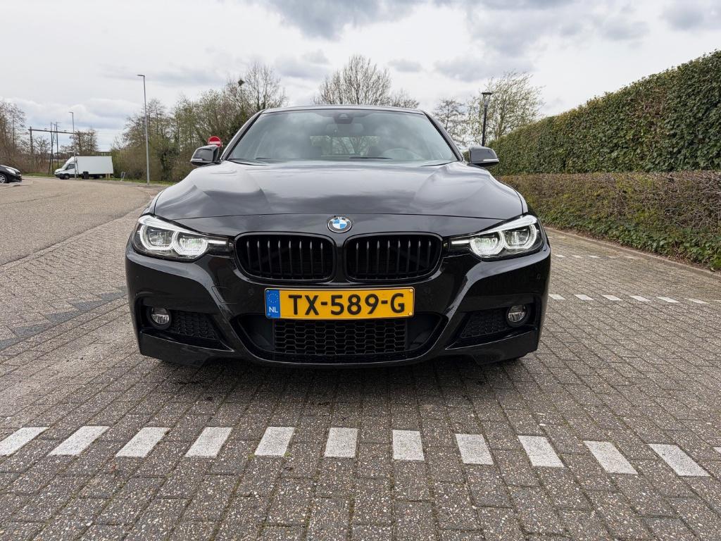 BMW 3-Serie 320i M-Sport Shadowline / Pano /Aut/ Carplay, Auto's, 1998 cc, Achterwielaandrijving, 1800 kg, Zwart