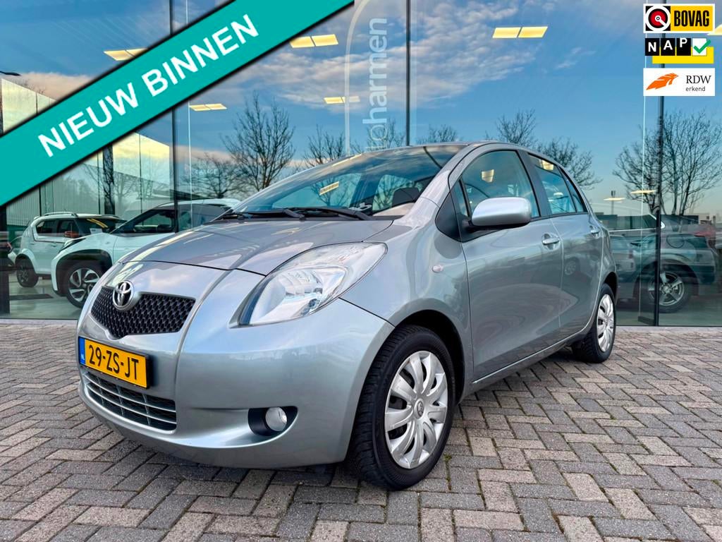 Toyota Yaris 1.3 VVTi Sol, 1e eigenaar, NAP Dealer onderhoud, Stof, Zwart, 4 cilinders, 995 kg