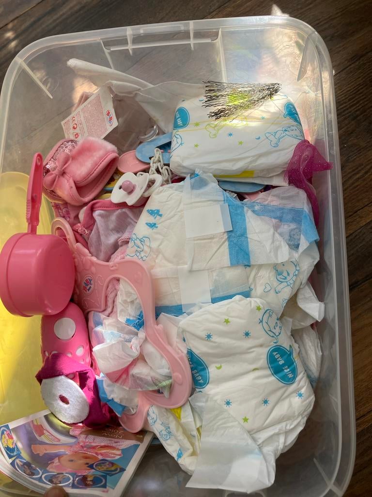 Baby Born accessoires en kleding in opbergbox, Ophalen, Gebruikt, Babypop