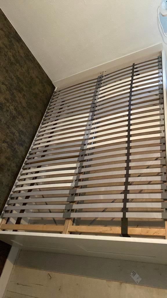 Twee persoons bed met lattenbodem, Ophalen, Tweepersoons, 140 cm, Zo goed als nieuw