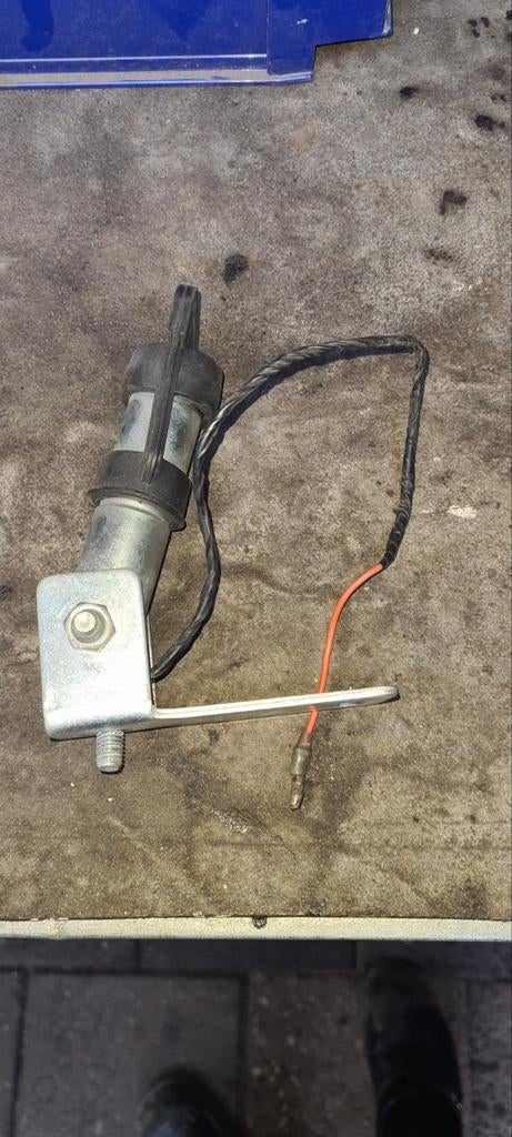 Zwaailampsteun 12V/24V, Ophalen of Verzenden, Gebruikt