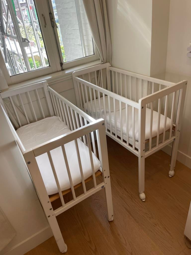 Twee co-sleepers Petit Amelie, Ophalen, Zo goed als nieuw, Wieg