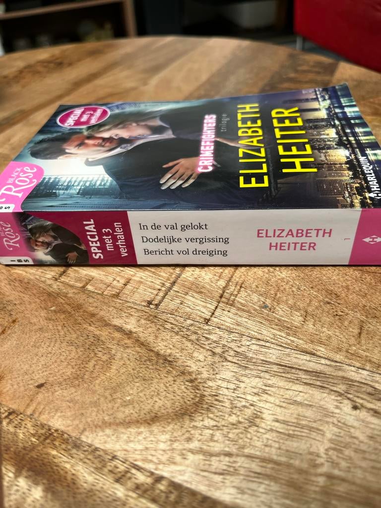 Black Rose Special met 3 verhalen - Elizabeth Heiter, Ophalen of Verzenden, Zo goed als nieuw, Nederland