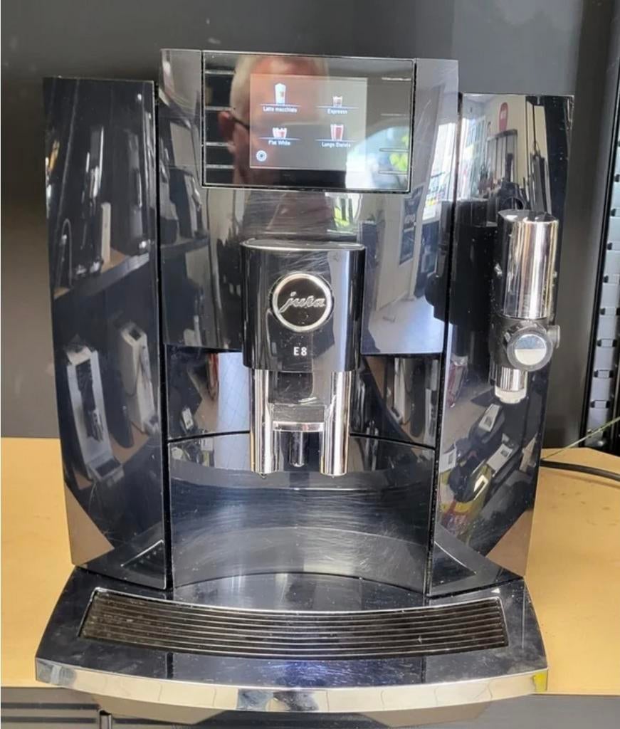 Jura E8 EB zwart gereviseerd €699,-, 10 kopjes of meer, Ophalen of Verzenden, Koffiemachine