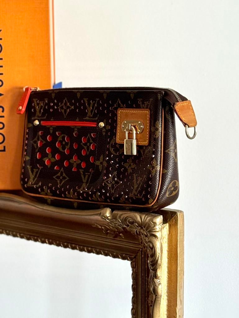 LOUIS VUITTON Limited Edition Perforate Pochette Accessoires, Verzenden, Gebruikt, Bruin