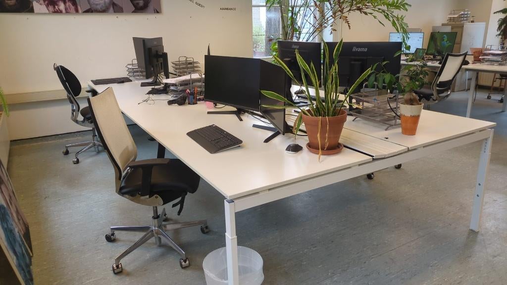 Grote kantoortafel 4m - 4 tot 6 werkplekken, Ophalen, In hoogte verstelbaar, Zo goed als nieuw, Bureau