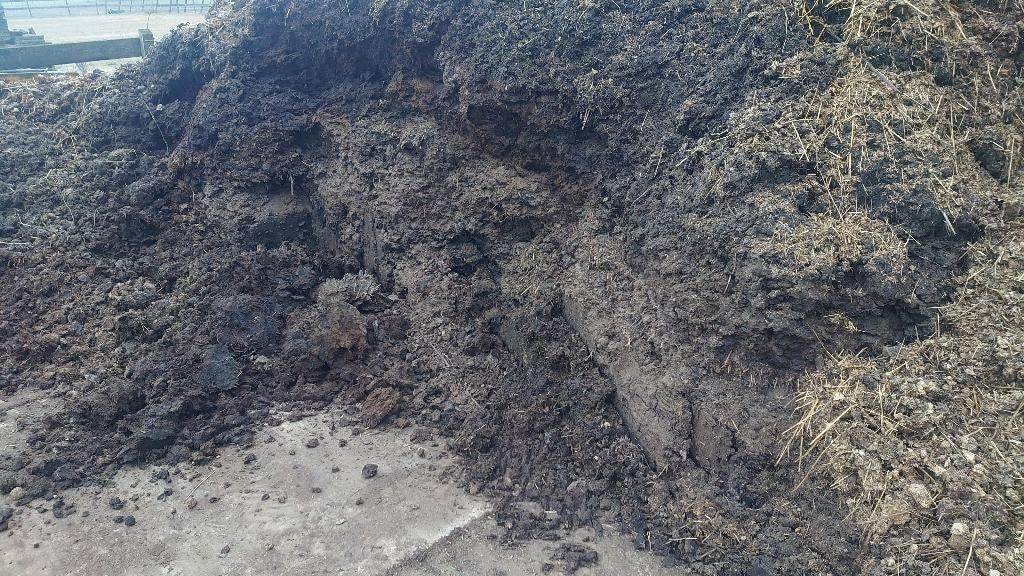 Paardenmest gratis afhalen tuinmest rozenmest., Ophalen, Compost