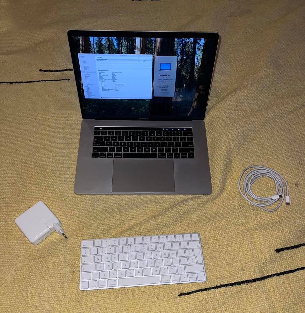 2018, 15 inch, i7, 16GB MacBook Pro met Radeon Pro Vega 20, Computers en Software, Apple Macbooks, MacBook Pro, Gebruikt, 2 tot 3 Ghz