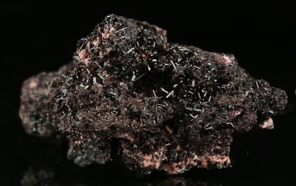 MANGANVESUVIANIET kristallen uit Zuid-Afrika = zeldzaam !!, Ophalen of Verzenden, Mineraal