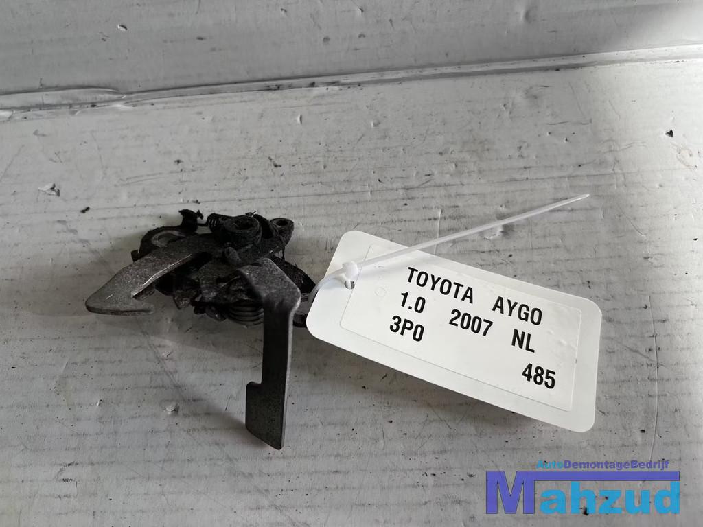 TOYOTA AYGO motorkap slot hendel 2005-2014, Auto-onderdelen, Info@toyota.co.jp, Gebruikt, Toyota Motor Corporation, Toyota
