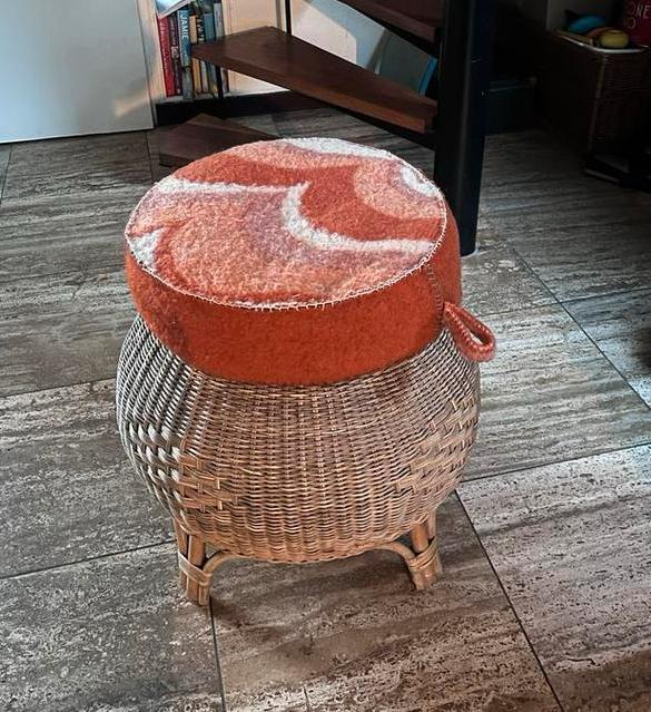 Vintage Deken Kussen - Rond Oranje/Wit Vilt, Minder dan 50 cm, Gebruikt, Rond, Ophalen of Verzenden