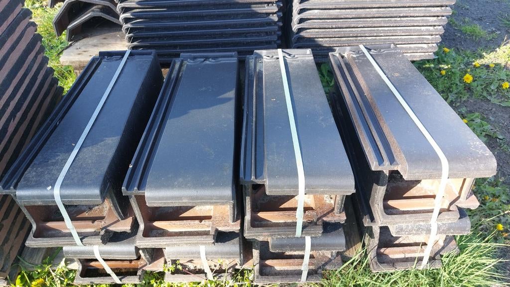 Monier tuile plat vol donker halve gevelpan, Steen of Klei, Zwart, Ophalen of Verzenden, Minder dan 5 m²