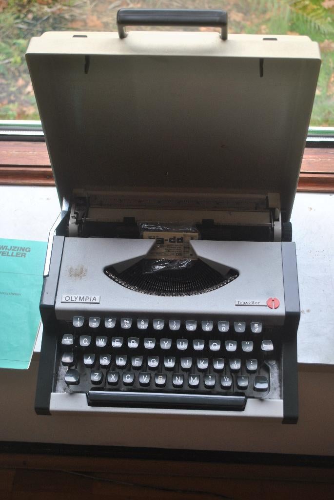 Typemachine, vintage, Olympia Traveller, Diversen, Typemachines, Ophalen of Verzenden, Gebruikt