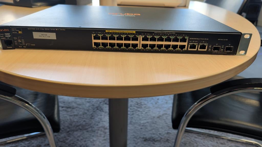 POE Switch Aruba, Computers en Software, Netwerk switches, Ophalen of Verzenden, Gebruikt