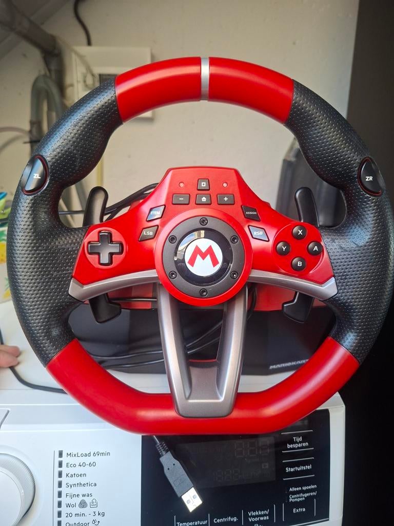 Hori Mario Kart 8 racestuur Pro deluxe + pc, Spelcomputers en Games, Spelcomputers | Nintendo Consoles | Accessoires, Ophalen of Verzenden