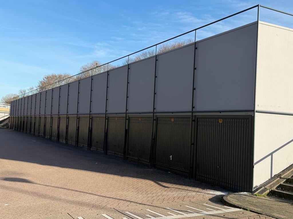 Te koop 10 verhuurde garageboxen!, Amsterdam
