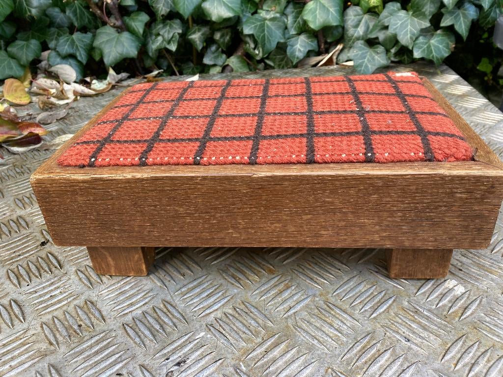 massief eiken voetenbankje leuk om grote plant op te zetten, Minder dan 50 cm, Gebruikt, 50 tot 75 cm, Jaren 40/50