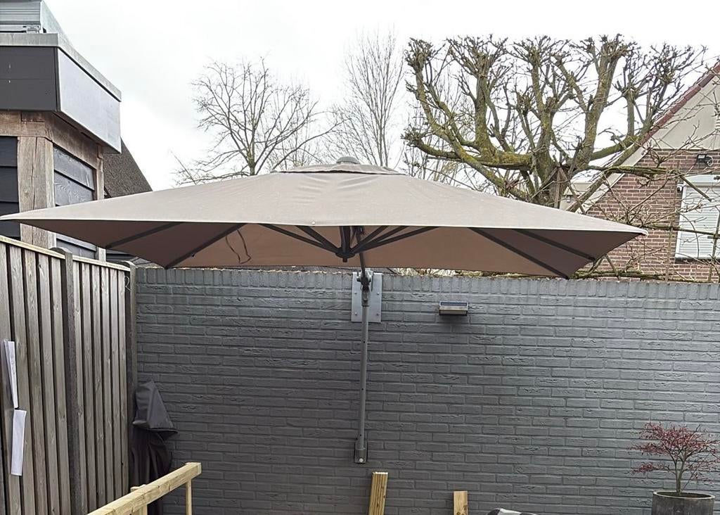 Shadowline muurparasol, Ophalen, Zo goed als nieuw