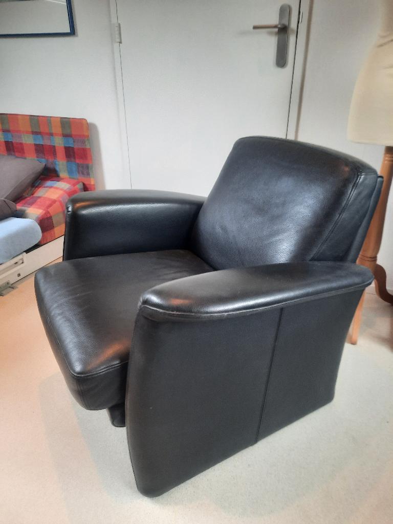 Elegante lederen fauteuils, Ophalen, Gebruikt, Licht en sierlijk design, 75 tot 100 cm