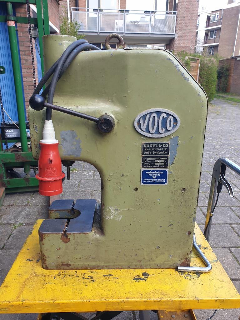 PERS HYDRAULISCH 380 V, Ophalen, Zo goed als nieuw, Metaaldraaibank