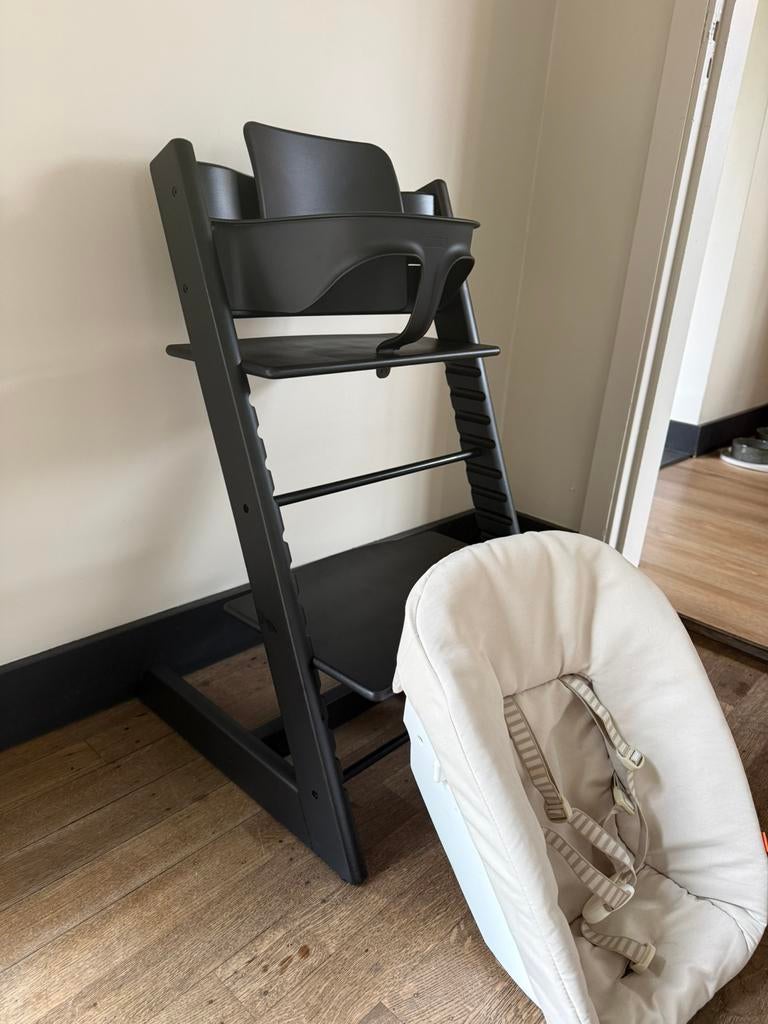 Tripp Trapp Mat Zwart Compleet newborn en babyset, Ophalen, Gebruikt, Meegroeistoel, Gordel(s)