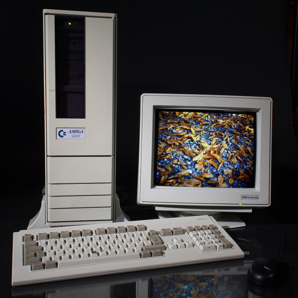 Gezocht Amiga 4000T, Computers en Software, Ophalen, Commodore, Commodore, Commodore