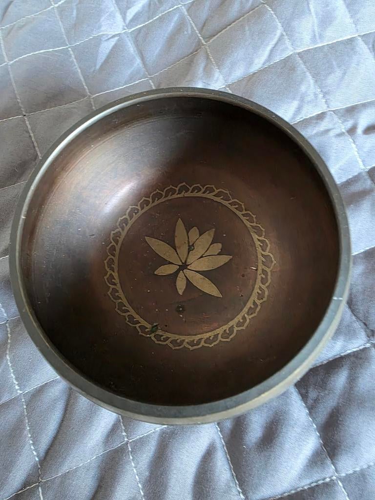 Mooie bewerkte klankschaal - 15 cm diameter, 948 gram, Boeken, Ophalen of Verzenden, Zo goed als nieuw, Meditatie of Yoga, Instructieboek