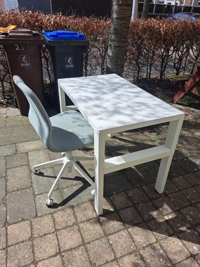 Wit bureau plus bureaustoel, Ophalen, In hoogte verstelbaar, Gebruikt