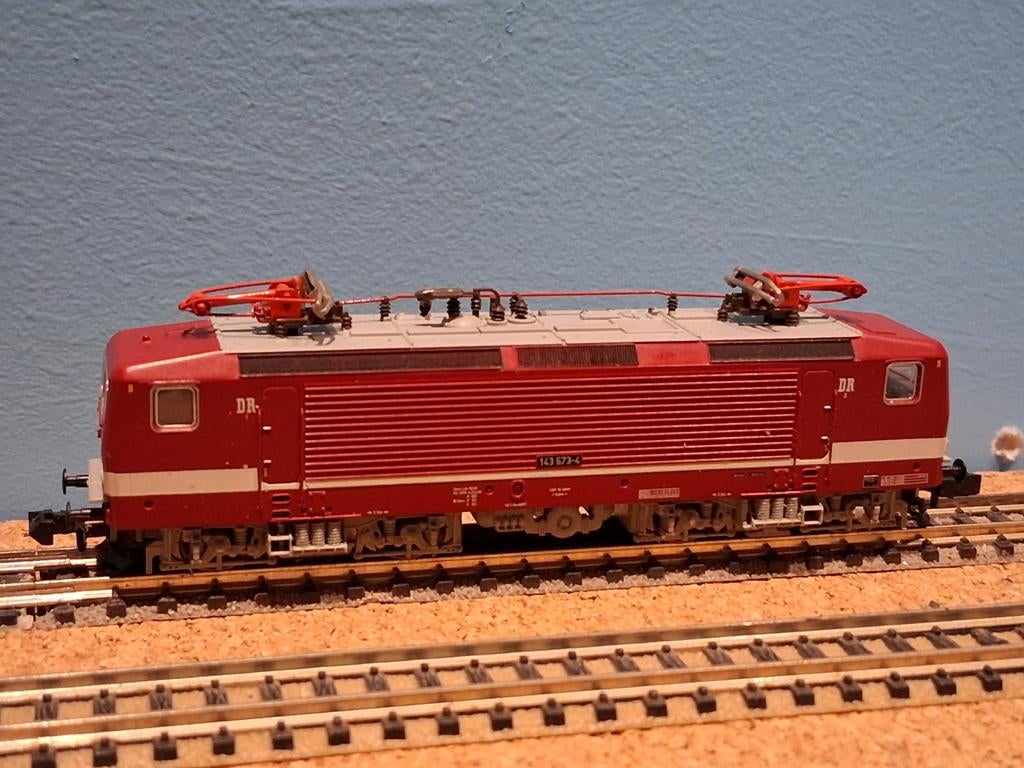 Elektrische loc BR 143 n spoor, Hobby en Vrije tijd, Modeltreinen | N-Spoor, Gebruikt, Ophalen of Verzenden, Analoog, Gelijkstroom