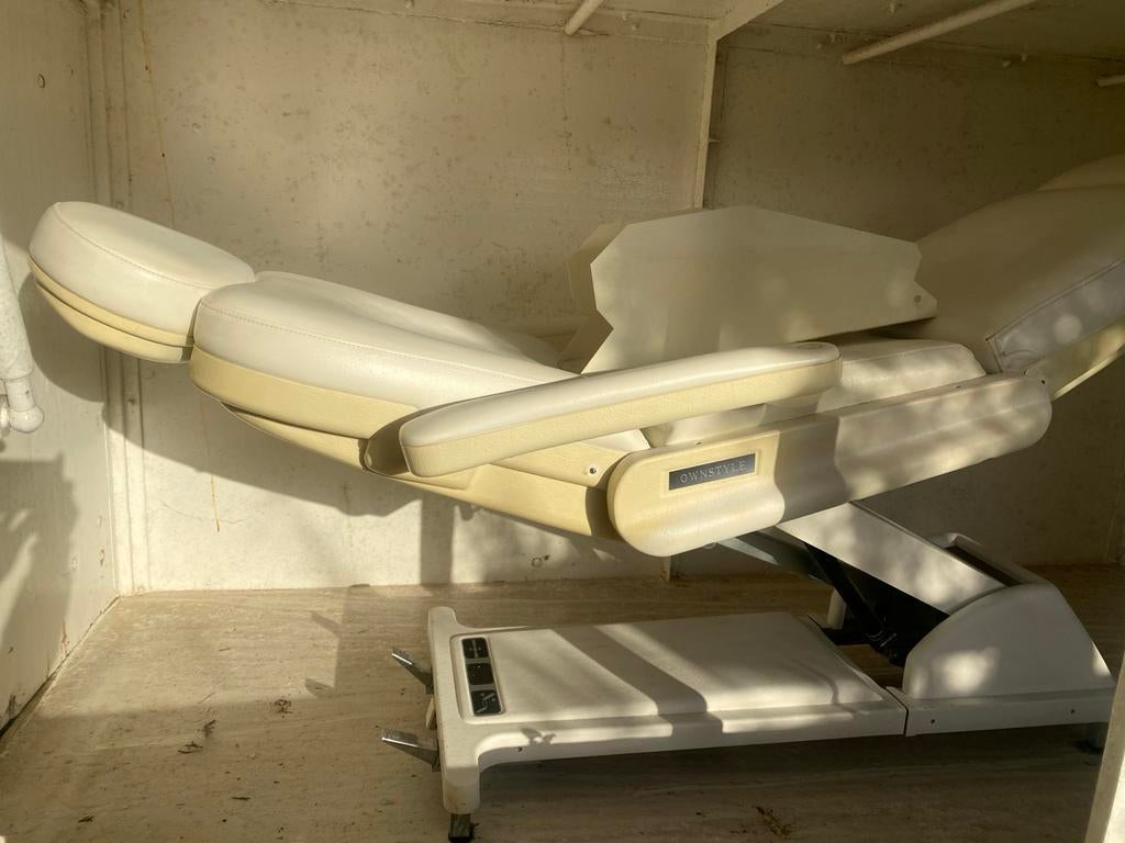 Behandelstoel / massagestoel, Ophalen, Kunststof, Gebruikt, Wit