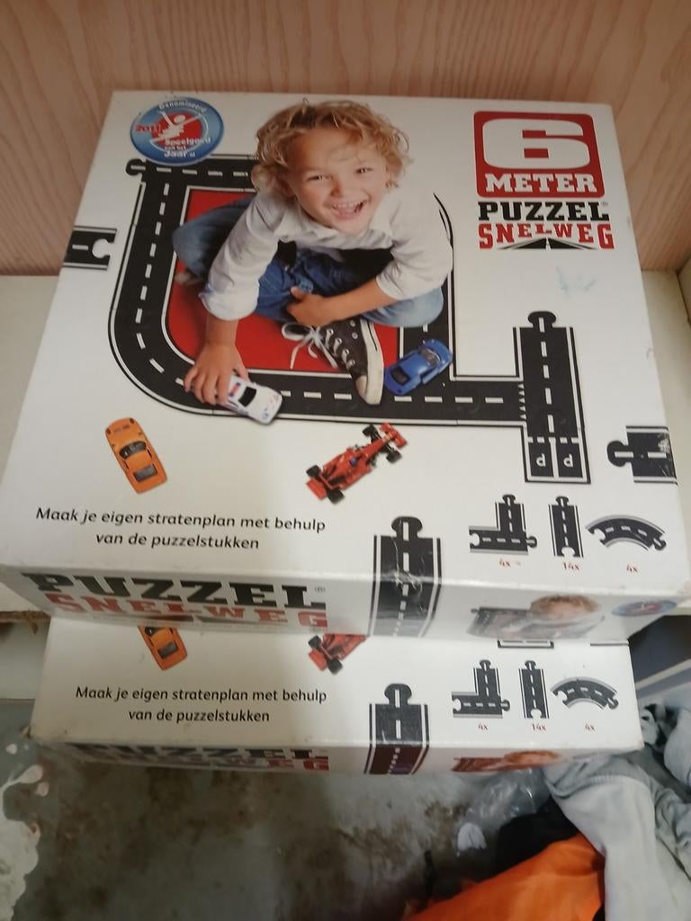 Rijbaan in stukken dik karton voor op de grond, Kinderen en Baby's, Speelgoed | Kinderpuzzels, Ophalen of Verzenden, 10 tot 50 stukjes
