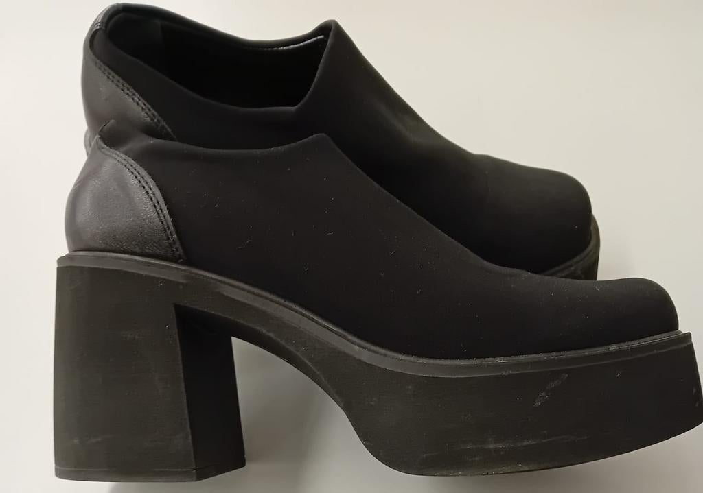 Roberto Cavalli mt. 37, Kleding | Dames, Schoenen, Zo goed als nieuw, Schoenen met hoge hakken, Zwart, Ophalen of Verzenden