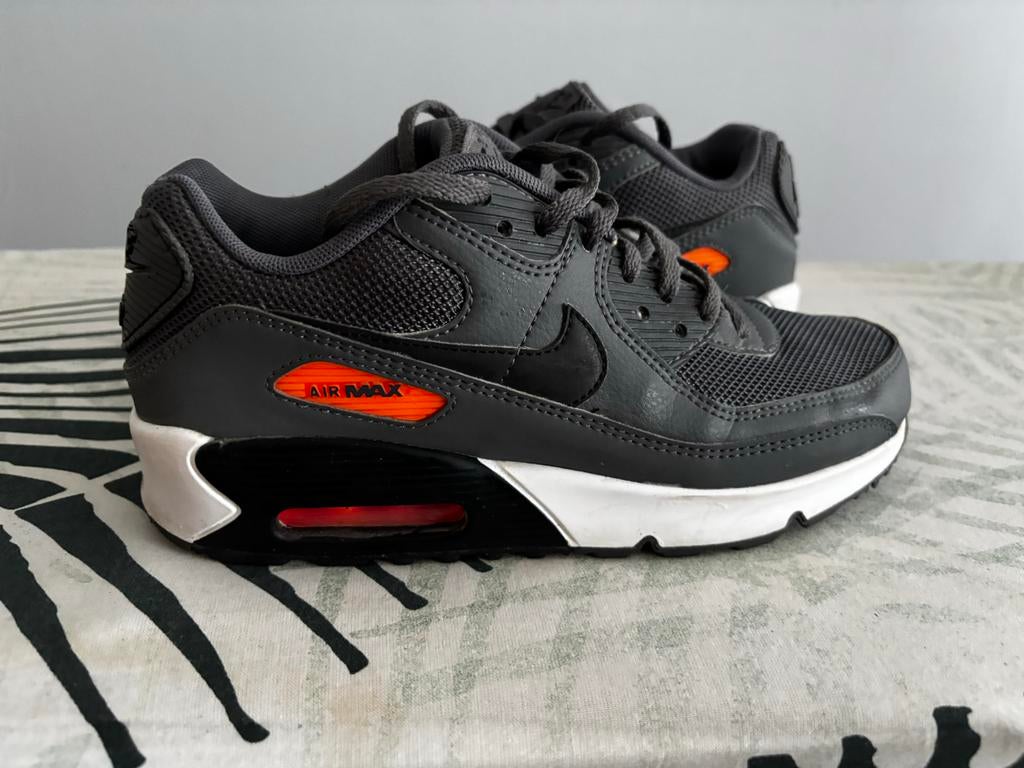 Nike Air Max - Zo goed als nieuw!, Ophalen of Verzenden, Zo goed als nieuw, Grijs, Sneakers of Gympen