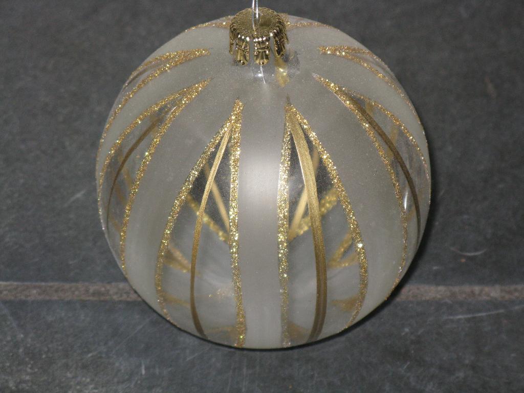 KERSTBAL (goudkleur) (0156), Hobby en Vrije tijd, Feestartikelen, Zo goed als nieuw, Feestartikel, Verjaardag, Ophalen of Verzenden