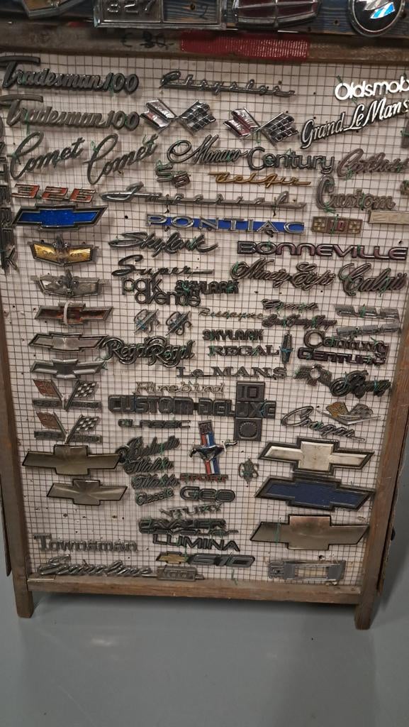 USA Emblemen Cadillac, Ford, Mopar, etc. (25+), Ophalen of Verzenden, Gebruikt, Buick