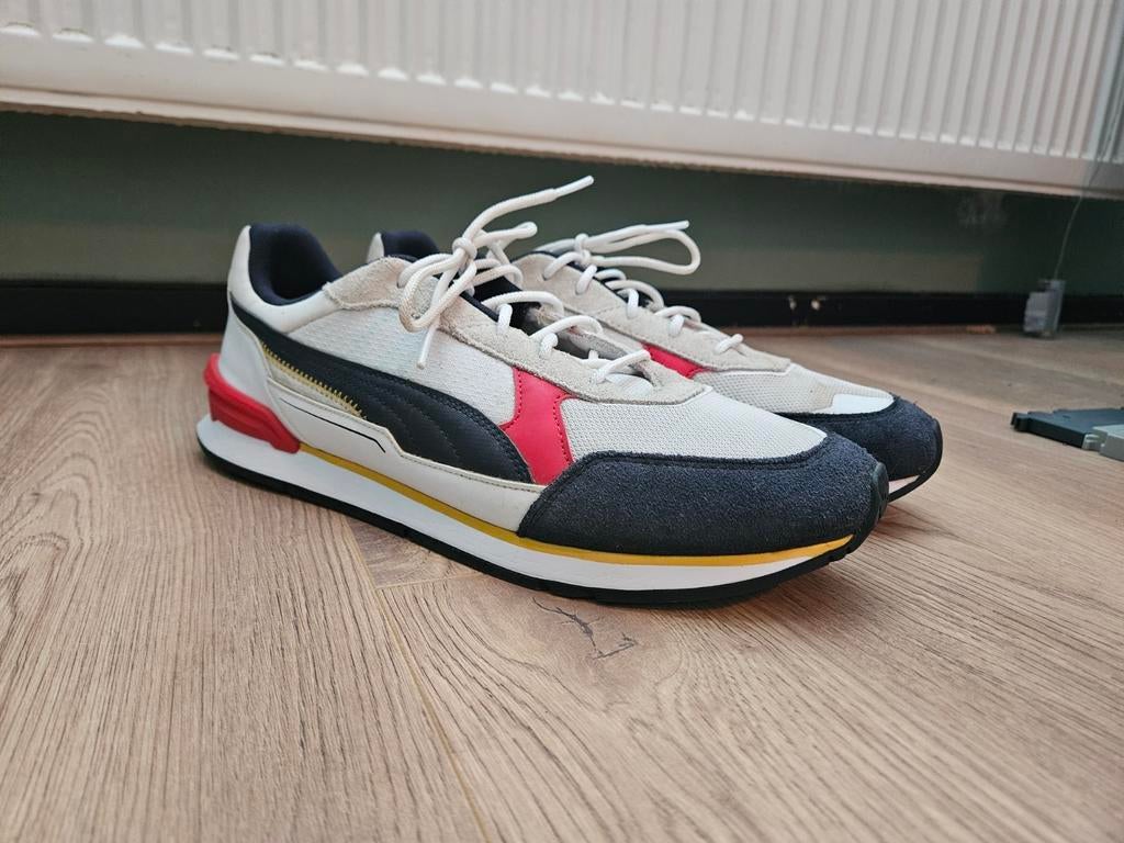 Puma schoenen van redbull, Puma, Wit, Ophalen of Verzenden, Sneakers of Gympen