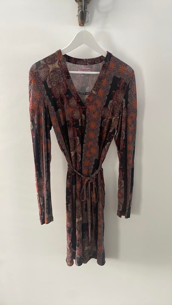 Toffe jurk van Tessa Koops, Kleding | Dames, Overige kleuren, Ophalen of Verzenden, Zo goed als nieuw, Onder de knie