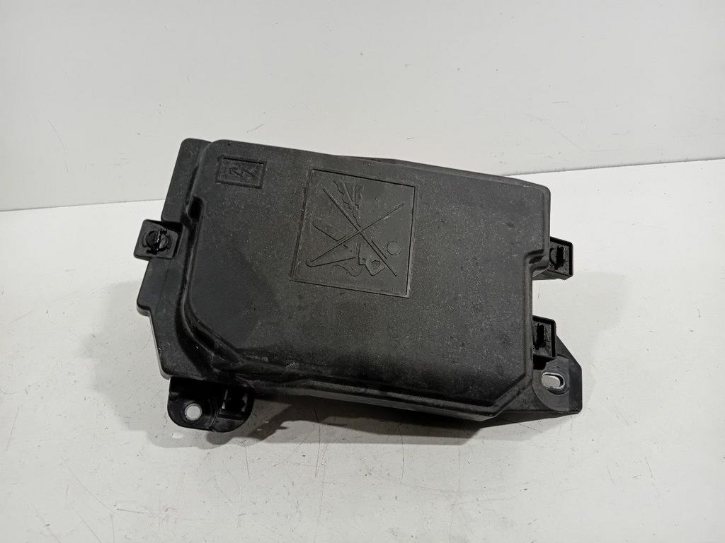 Zekeringkast Renault Clio, Onderdelen@venauto.nl, Van der Ven Autorecycling B.V., Gebruikt, Ettenseweg 76, 4706 PB Roosendaal, The Netherlands