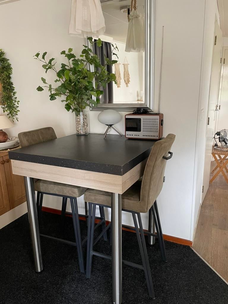 Bartafel met stoelen, Ophalen, Zo goed als nieuw