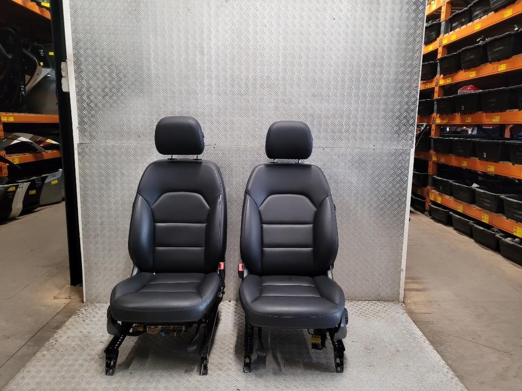 BEKLEDINGSET B KLASSE 246 MODEL 2013 ID 49536, Ophalen of Verzenden, Gebruikt, Mercedes-Benz