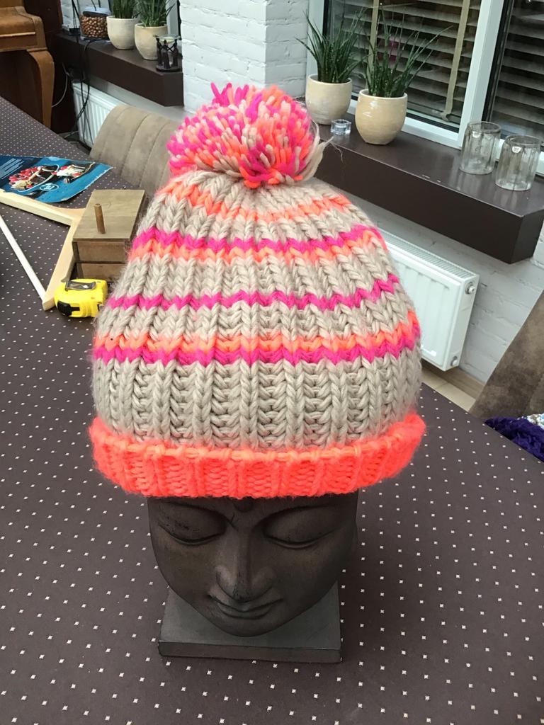 Muts, Ophalen of Verzenden, Zo goed als nieuw, Maat 38/40 (M), Muts