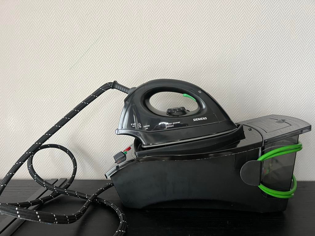 Siemens TS25GP100 Stoomgenerator Strijkijzer 2400W, Ophalen of Verzenden, Zo goed als nieuw, Strijkijzer met snoer
