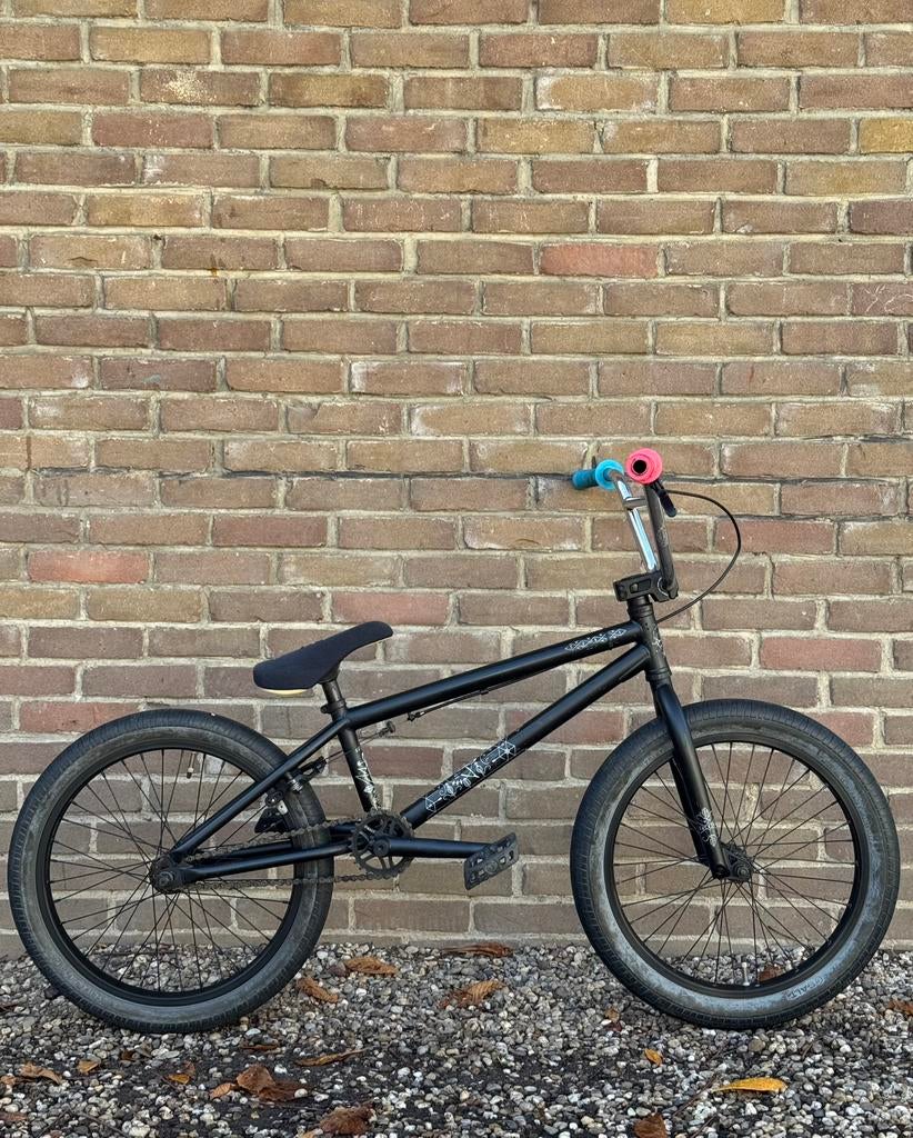 BMX WeThePeople CURSE 20” FREESTYLE fiets met remmen en pegs, Fietsen en Brommers, Ophalen, 16 tot 20 inch, Zo goed als nieuw