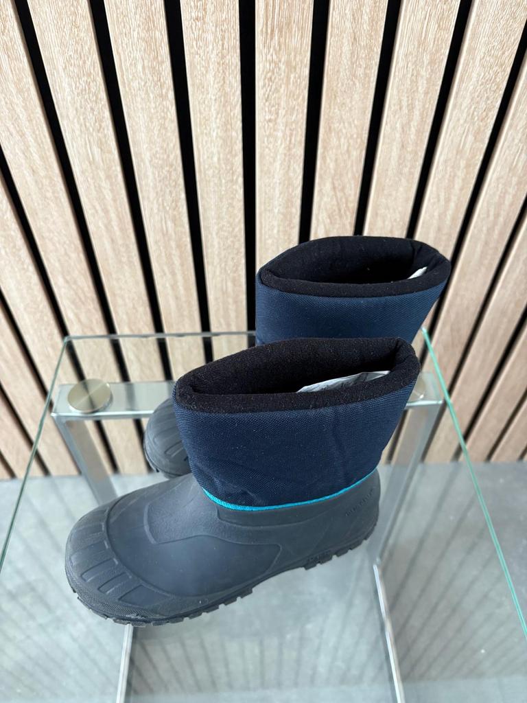 Decathlon snowboots Maat 32/33 - Donkerblauw, Ophalen, Zo goed als nieuw, Jongen of Meisje, Laarzen