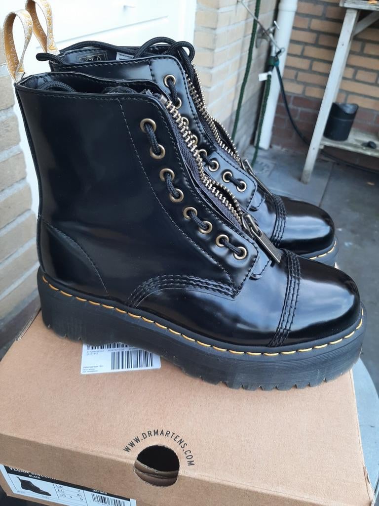 Dr Martens Vegan Sinclair Black maat 41, Zwart, Lage of Enkellaarzen, Nieuw, Ophalen of Verzenden