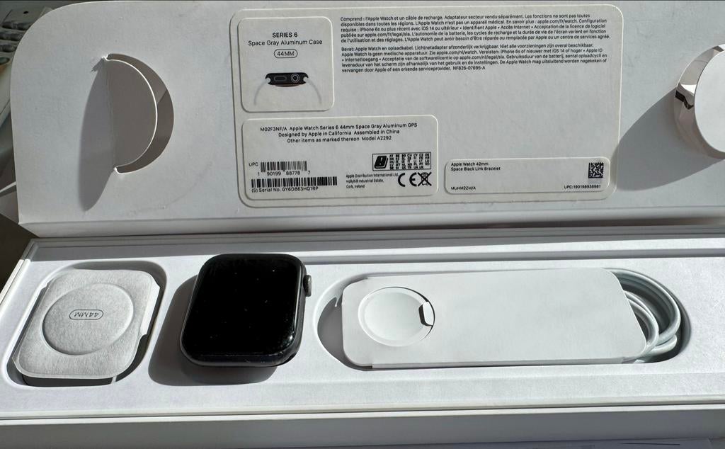 Apple Watch Series 6 44mm Space Grey + Nieuw Bandje, IOS, Ophalen of Verzenden, Waterdicht, Grijs