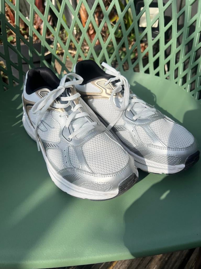 Skechers Go Run Giga Mat Sportschoenen - Z.G.A.N., Ophalen of Verzenden, Zo goed als nieuw, Wit, Sportschoenen